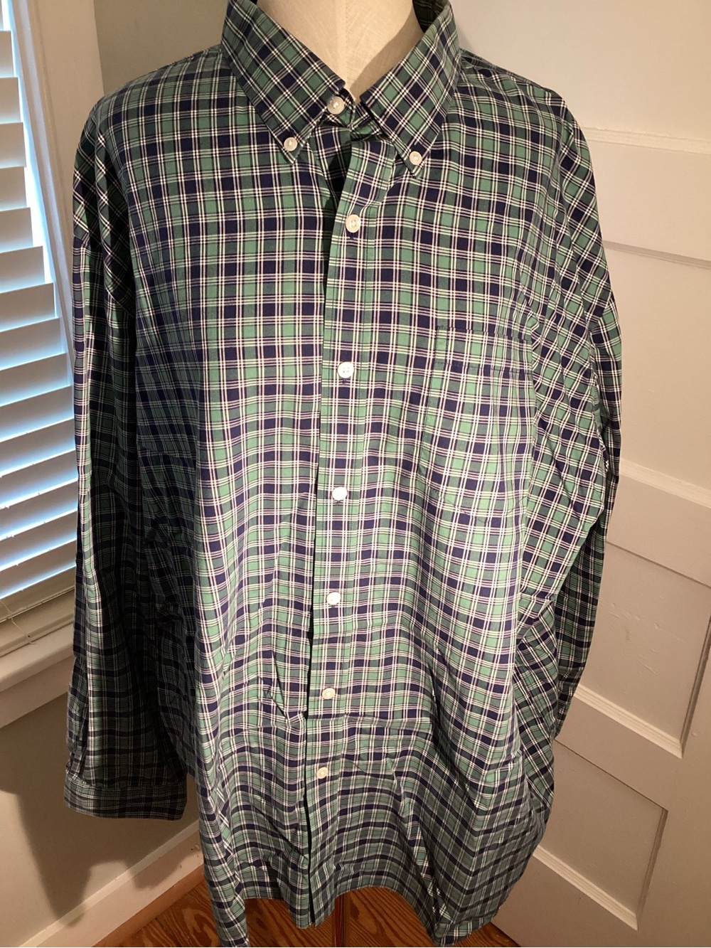 L.L. Bean NO IRON Green and Navy Plaid Button-Down Long Sleeve Shirt